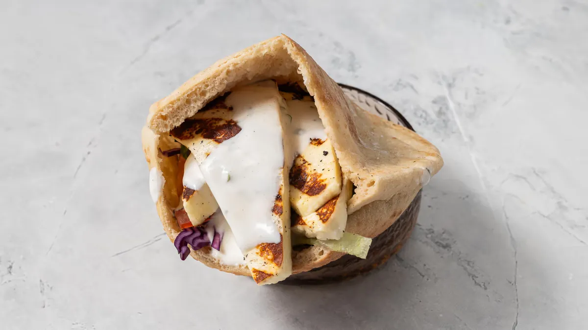 SELAM — Pita sajttal és fehér szósszal